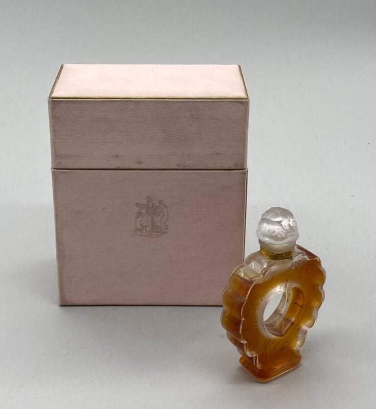 NINA RICCI, pour "Cœur joie", flacon de Marc Lalique, , 1950, à bouchon émeri,…