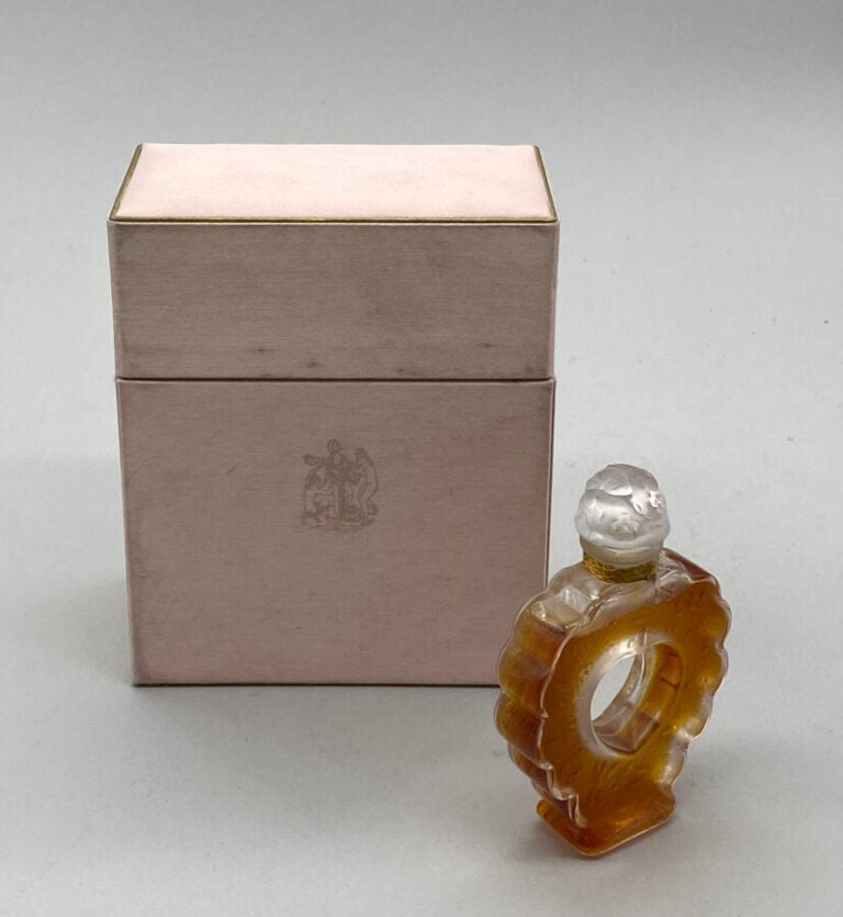 NINA RICCI, pour "Cœur joie", flacon de Marc Lalique, , 1950, à bouchon émeri,…