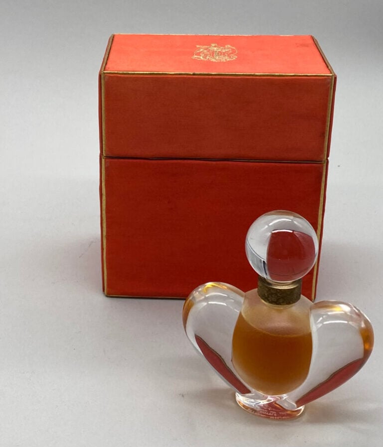NINA RICCI pour "Farouche", flacon de Marc LALIQUE, 1960, à bouchon émeri, dans…