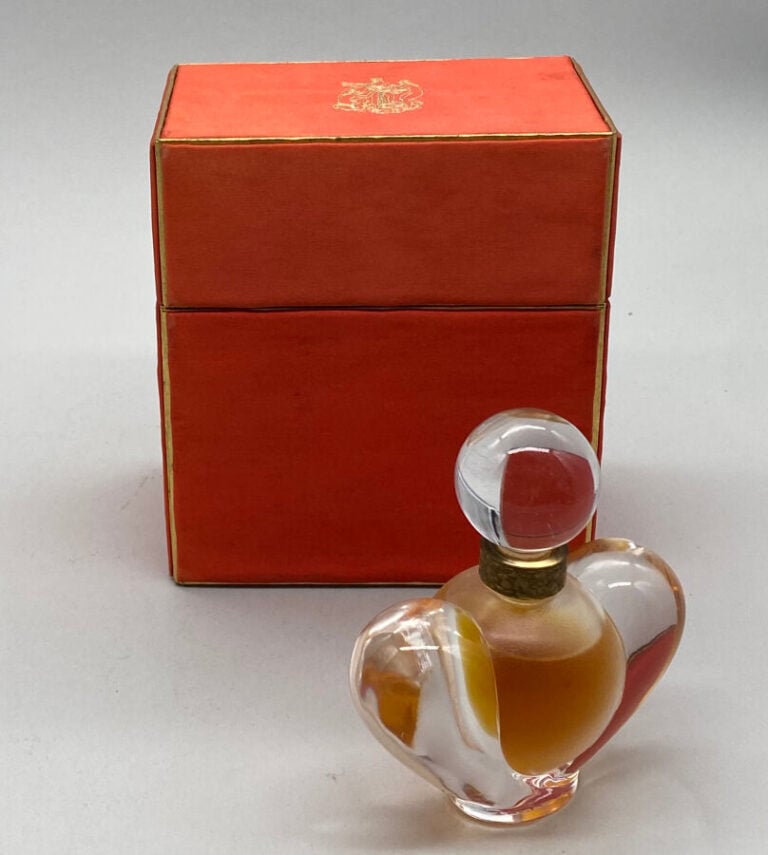 NINA RICCI pour "Farouche", flacon de Marc LALIQUE, 1960, à bouchon émeri, dans…