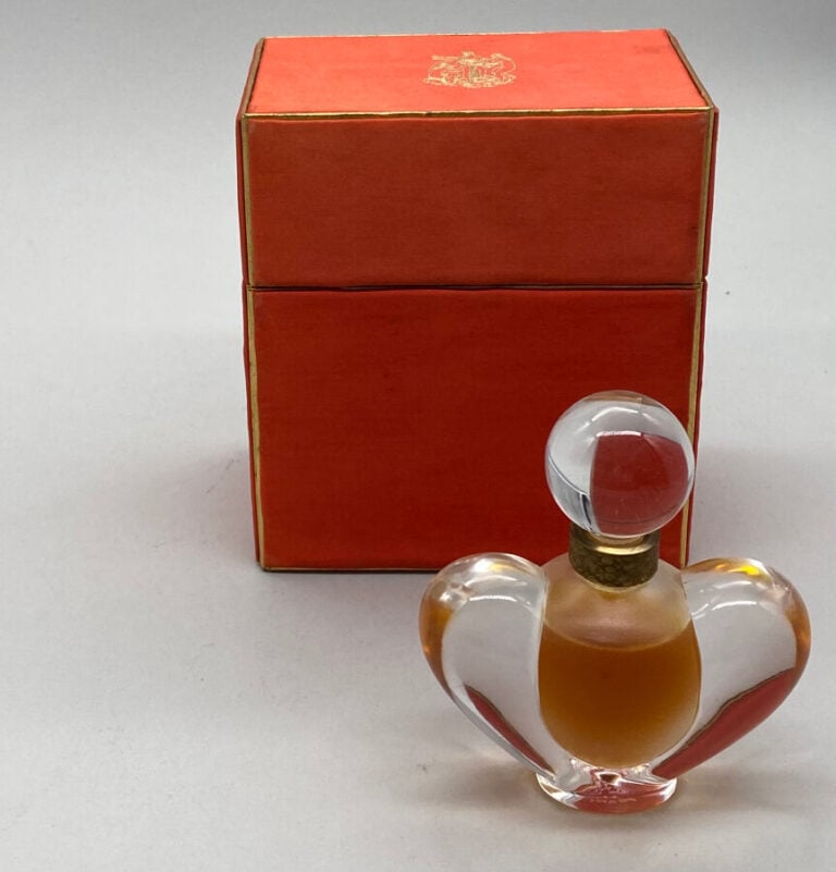 NINA RICCI pour "Farouche", flacon de Marc LALIQUE, 1960, à bouchon émeri, dans…