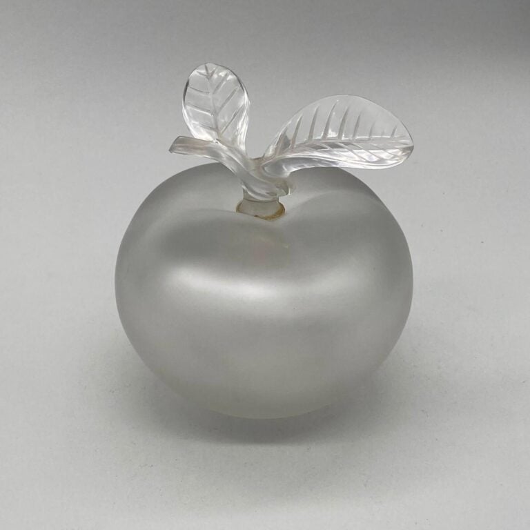 Nina Ricci, pour "La pomme", flacon de Marc Lalique, 1960, à bouchon émeri à 2…