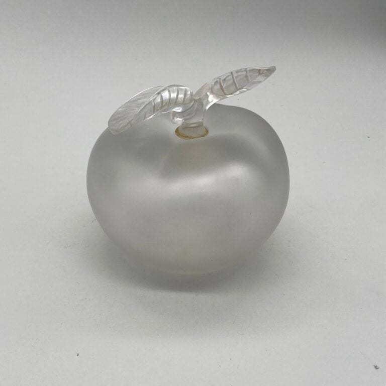 Nina Ricci, pour "La pomme", flacon de Marc Lalique, 1960, à bouchon émeri à 2…