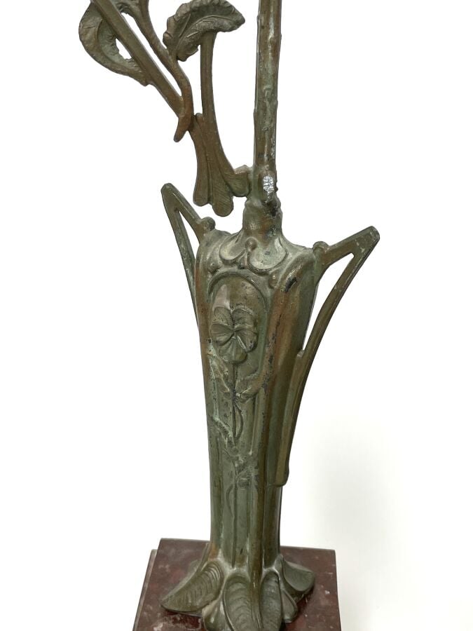 Paire de CANDELABRES en métal patiné à 3 bras de lumière (accidents). hauteur :…