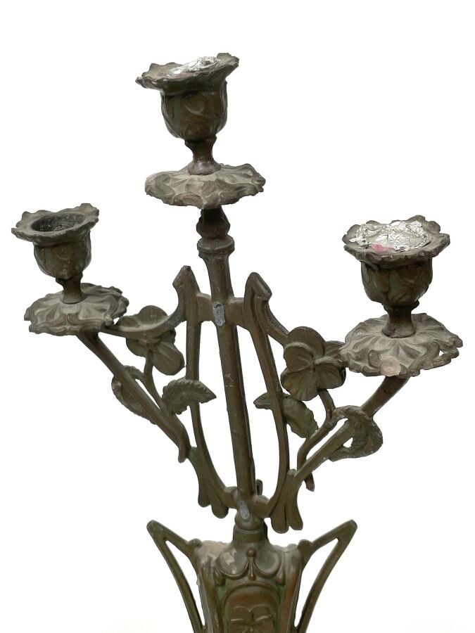 Paire de CANDELABRES en métal patiné à 3 bras de lumière (accidents). hauteur :…
