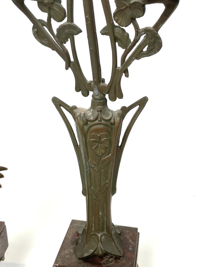 Paire de CANDELABRES en métal patiné à 3 bras de lumière (accidents). hauteur :…