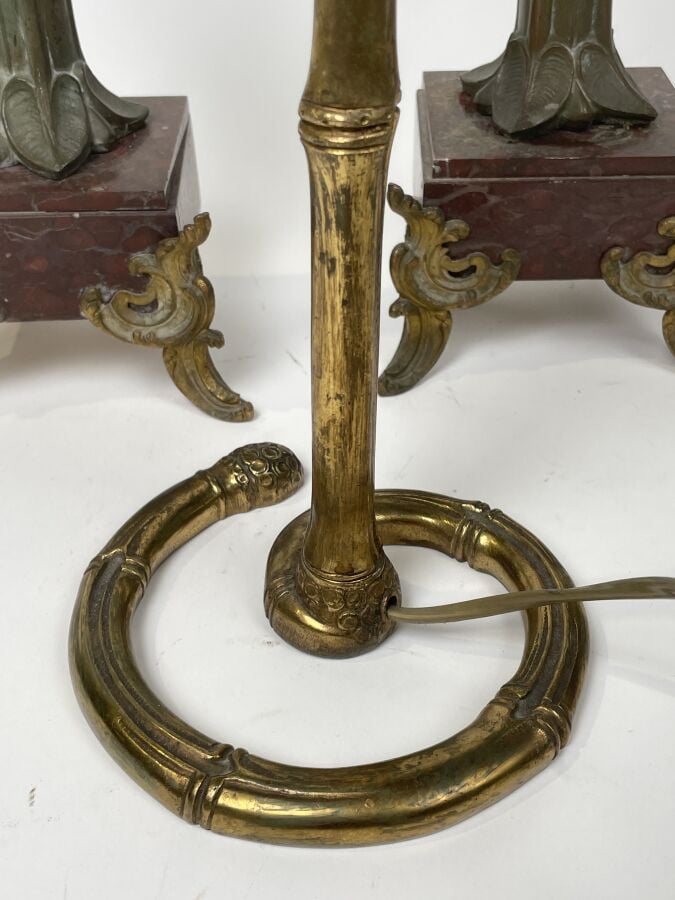 Paire de CANDELABRES en métal patiné à 3 bras de lumière (accidents). hauteur :…