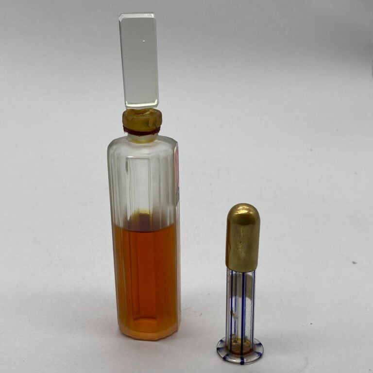 ROSINE PARIS , 2 flacons pour : - - "Guardenia", flacon moderniste en cristal,…