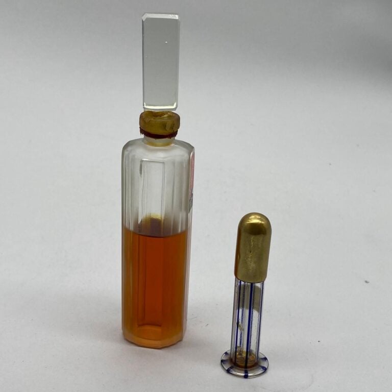 ROSINE PARIS , 2 flacons pour : - - "Guardenia", flacon moderniste en cristal,…