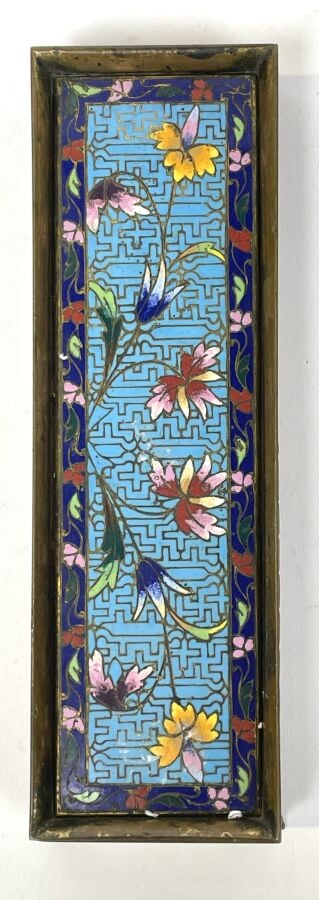 SOCLE cloisonné à décors de fleurs - - Lot à retirer à : - PANAME SERVICES - 54…