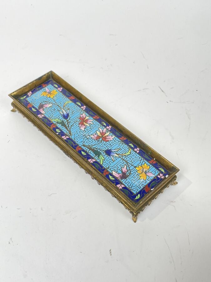 SOCLE cloisonné à décors de fleurs - - Lot à retirer à : - PANAME SERVICES - 54…