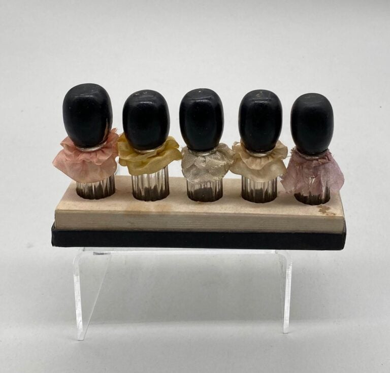 STUART, 5 flacons "Quintuplet Floral", 1950, pour : - - "Miss Rose" - - "Miss G…