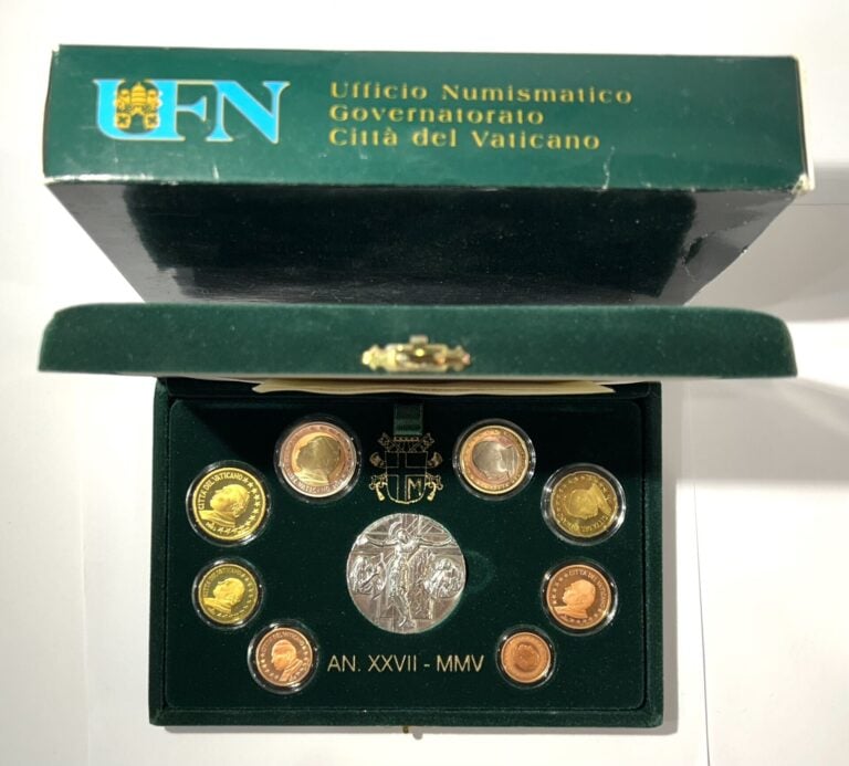Vatican - Euros - Coffret BE 2005, Jean Paul II avec médaille centrale - Etat :…