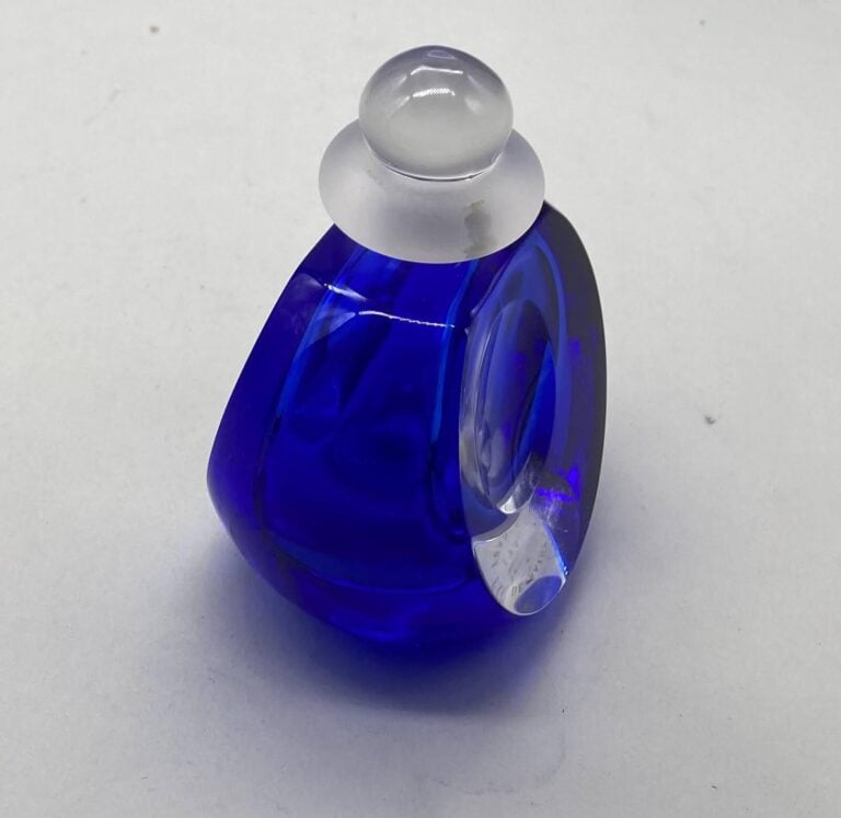 VERSACE, Lot de 2 flacons contemporains, flacon cube "Extrait Calamaio", dans s…