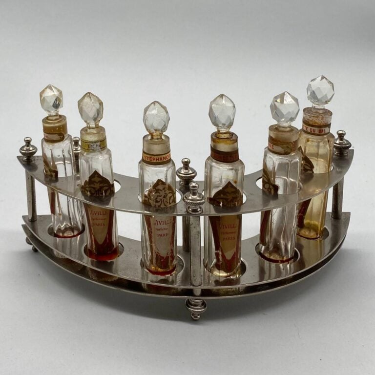 VIVILLE Paris, Cave à parfum de 6 flacons, époque 1900, pour : - - "Violette du…