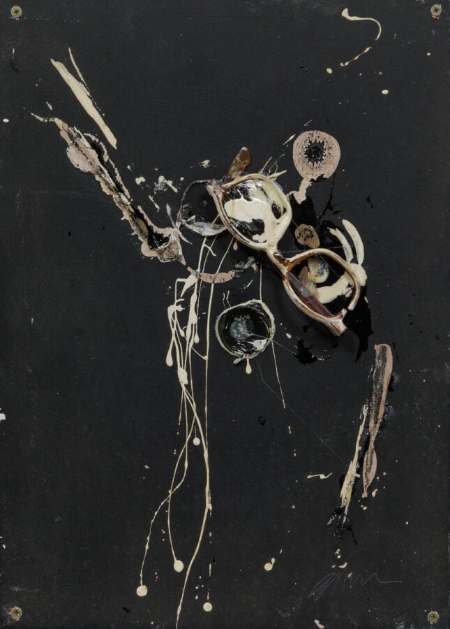 ARMAN(1928-2005) ARMAND FERNANDEZ dit - Allure d'objets aux lunettes (Colère de…