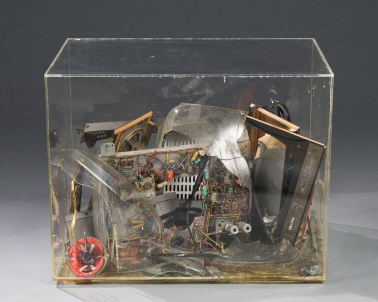 ARMAN(1928-2005) ARMAND FERNANDEZ dit - Colère de télévision, 1976 - Accumulati…