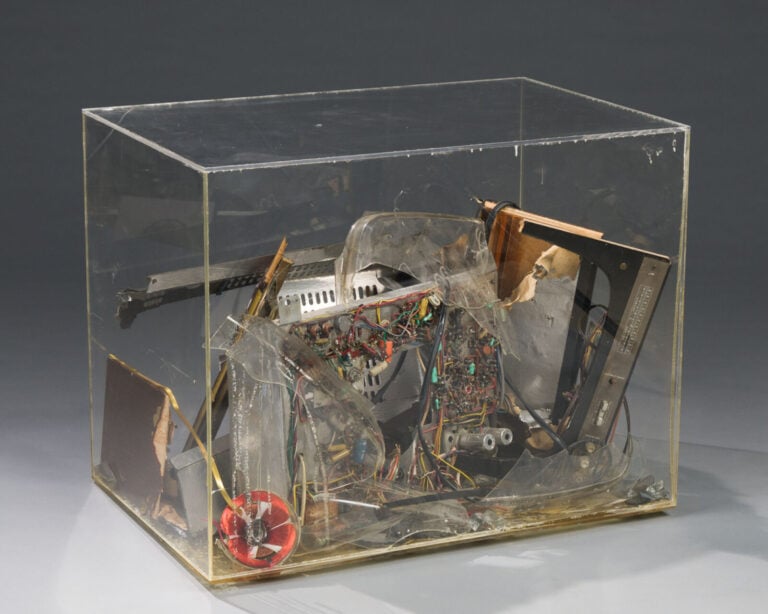 ARMAN(1928-2005) ARMAND FERNANDEZ dit - Colère de télévision, 1976 - Accumulati…