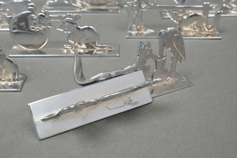 Benjamin RABIER (1864-1939), d'après - Suite de douze porte-couteaux en métal a…