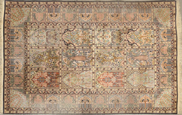 CACHEMIRE - Tapis à motif de jardin persan en soie - 250 x 150 env.