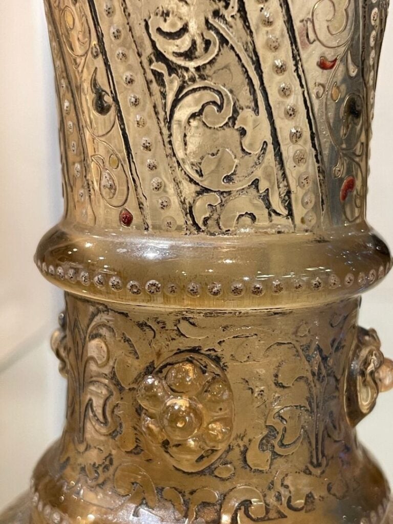 Emile GALLE (1846-1904) - Vase en forme de calice en verre incolore à décor de…