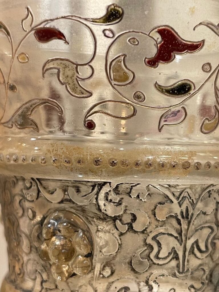 Emile GALLE (1846-1904) - Vase en forme de calice en verre incolore à décor de…