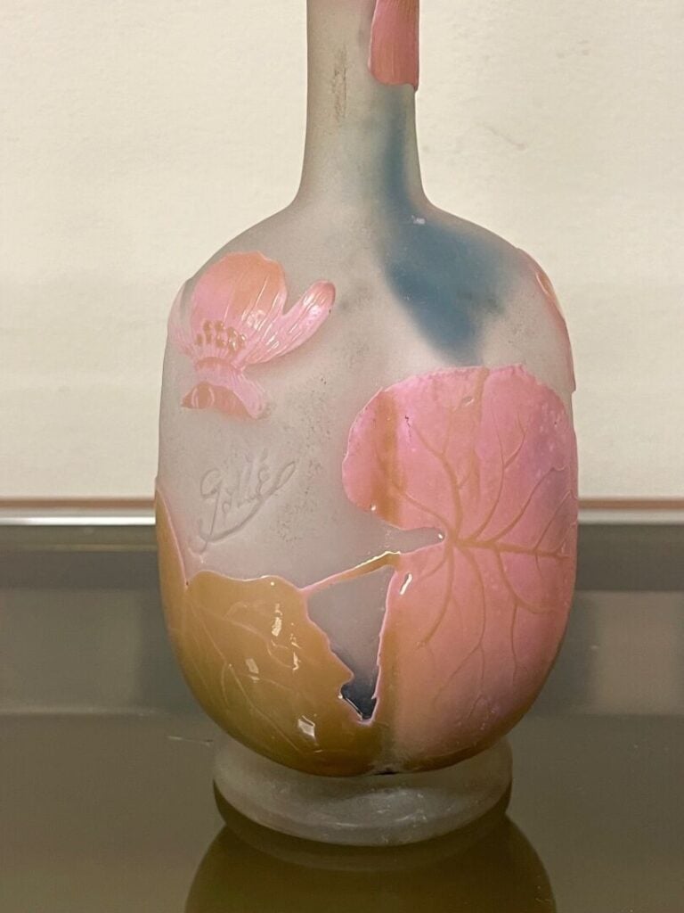 Emile GALLE (1846-1904) - Vase soliflore à corps bombé, talon circulaire et lon…
