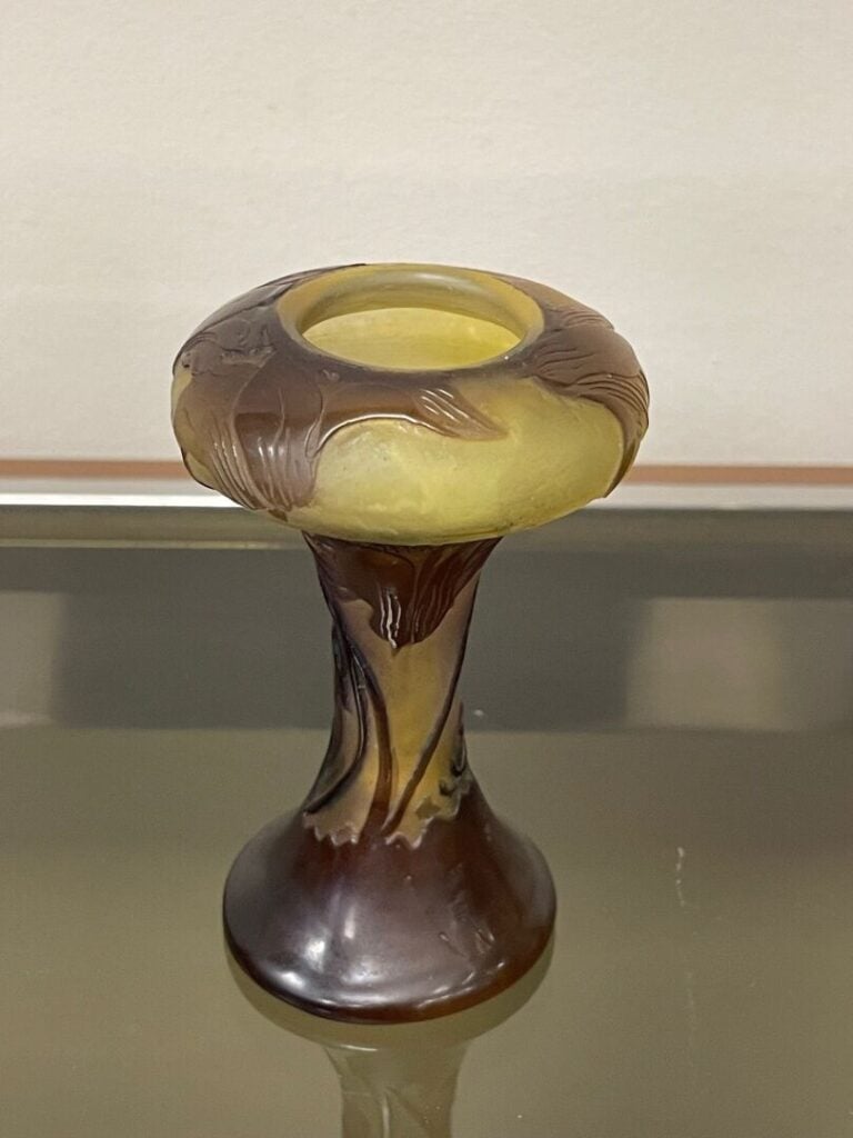 Etablissements GALLE - Vase à panse plate renflée et long col cheminée évasé en…