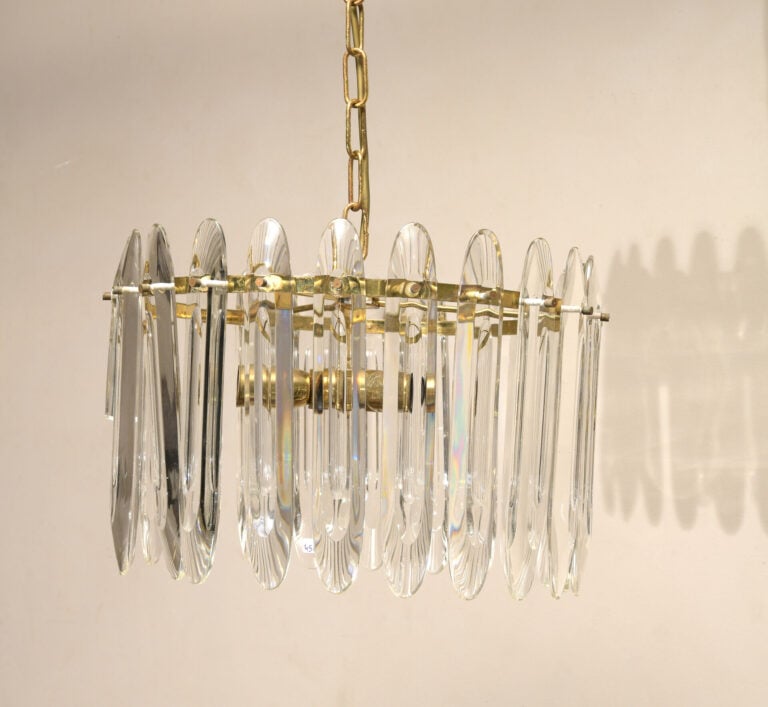 Gaetano SCOLARI (1927-1994) - Lustre en métal doré retenant des pampilles de ve…