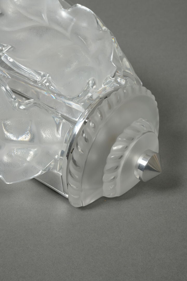 LALIQUE France - Paire d'appliques en verre blanc moulé pressé satiné mat et br…