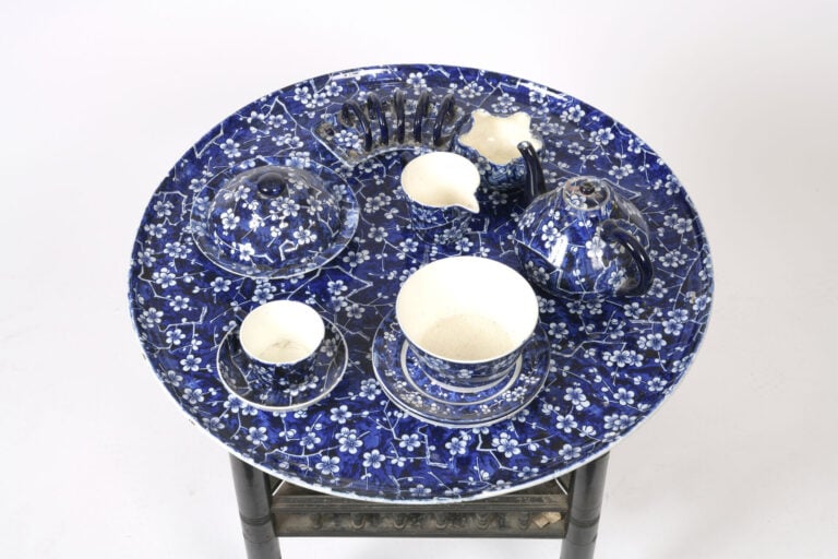MINTON - Service à thé égoïste en faïence à décor de branches de pommier en fle…