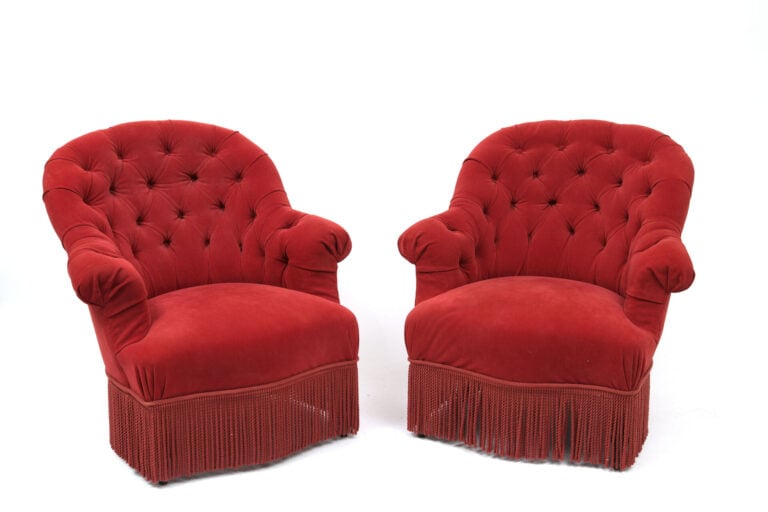 Mobilier de salon comprenant un canapé et deux chauffeuses, garniture de velour…