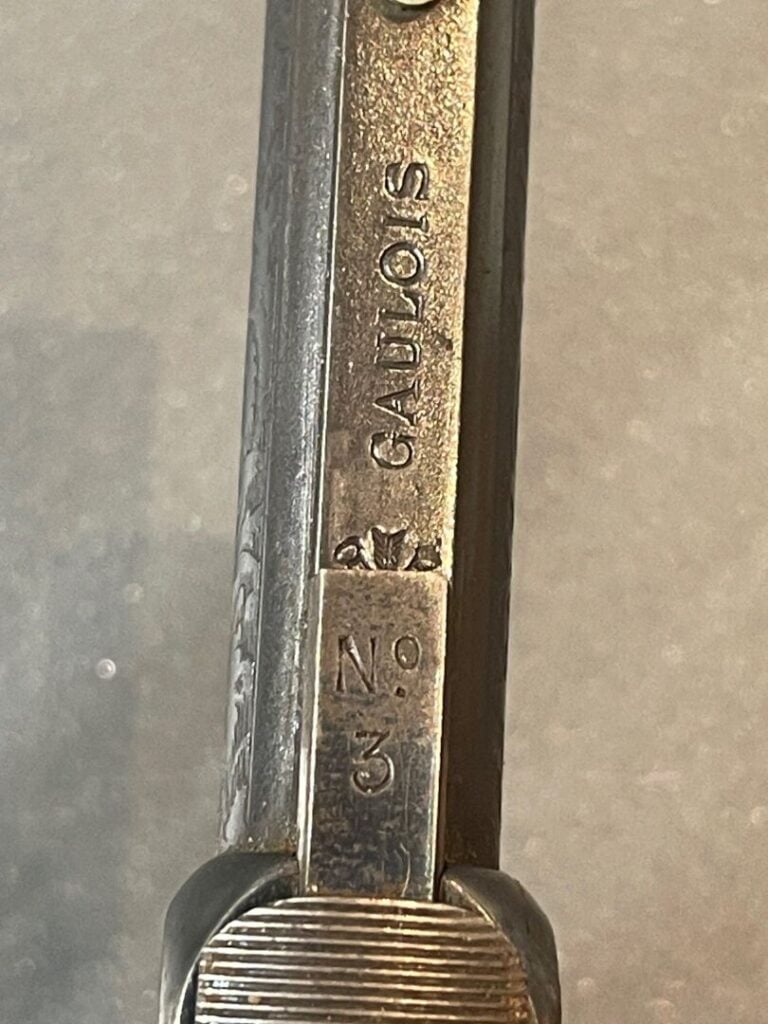 Pistolet à répétition Le Gaulois n°3, calibre 8 mm Canon rond. Carcasse poinçon…