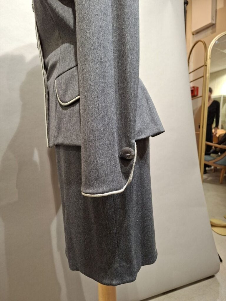 AZZARO Boutique - Tailleur jupe en laine grise - Taille 40