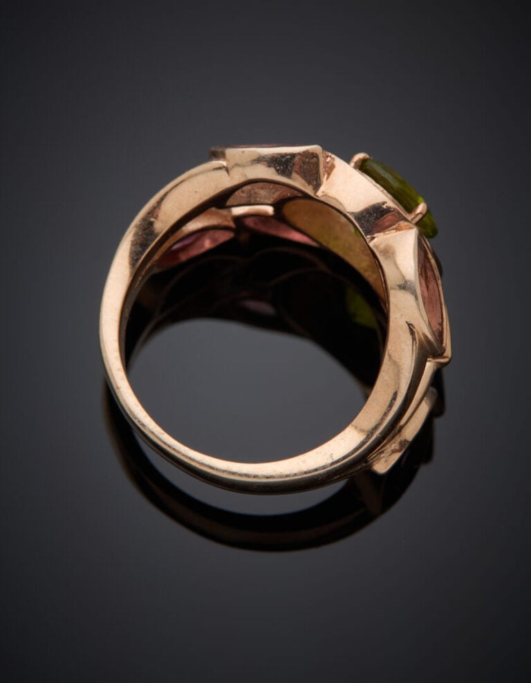 BAGUE "feuillage" vermeil rose (925‰) serti d'un péridot rond, entouré de diama…