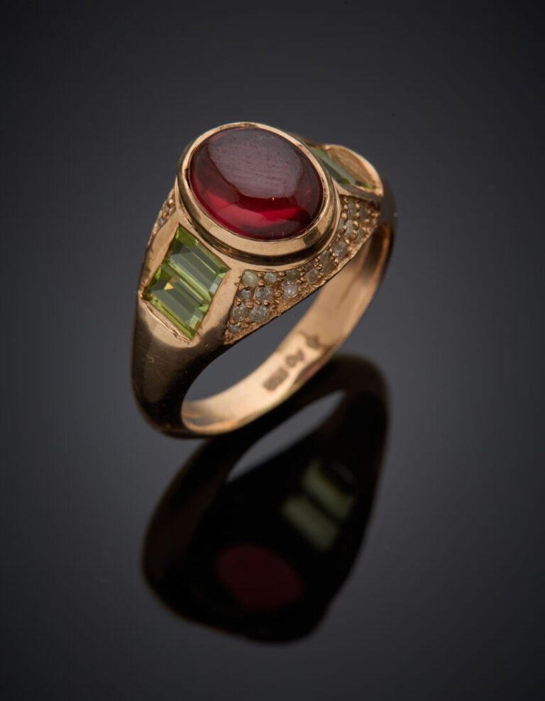 BAGUE "jonc" en vermeil rose (925‰) serti d'une tourmaline rose cabochon, épaul…