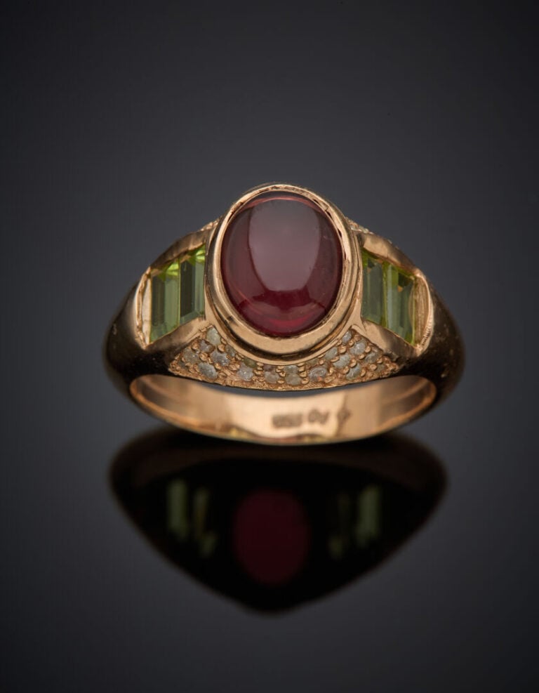 BAGUE "jonc" en vermeil rose (925‰) serti d'une tourmaline rose cabochon, épaul…