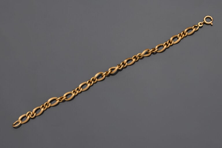 BRACELET gourmette en or jaune. - Long.: 19 cm. - Poids : 5,9g.
