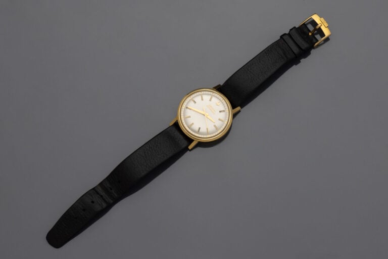BULOVA - BRACELET MONTRE ronde en or jaune (750‰). Cadran crème satiné, index b…