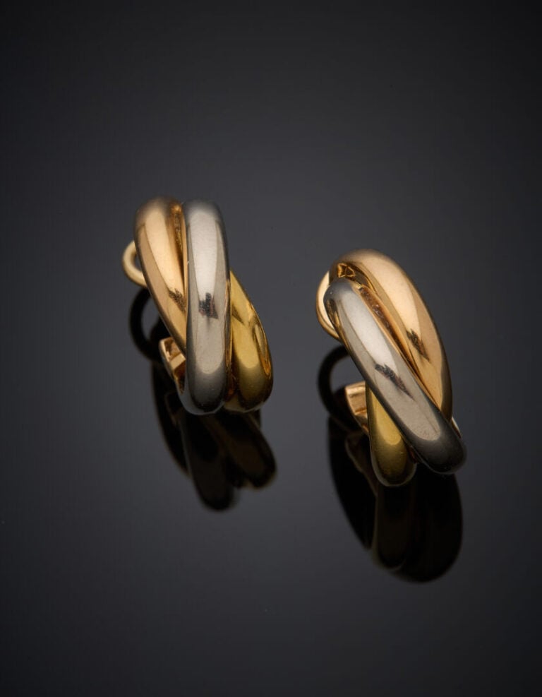 CARTIER - Paire de BOUCLES d'OREILLES "créoles" modèle "Trinity" trois anneaux,…