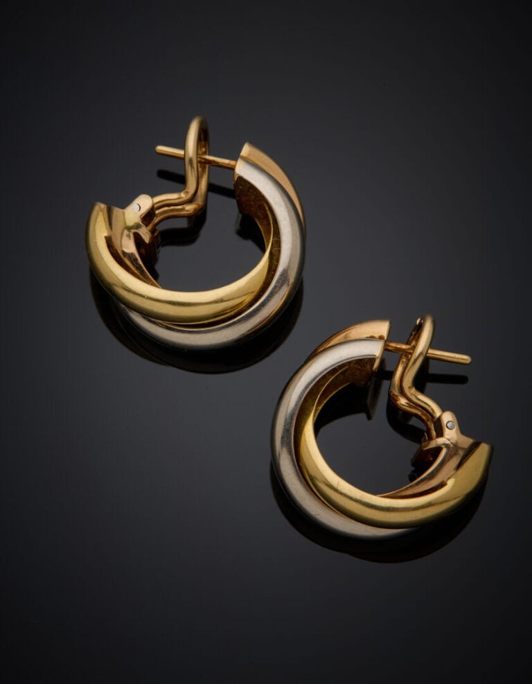 CARTIER - Paire de BOUCLES d'OREILLES "créoles" modèle "Trinity" trois anneaux,…