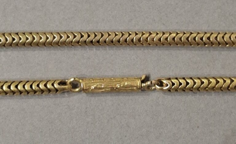 Chaîne en or jaune (585) à maille serpentine - Poids : 12.6 g - L : 37.5 cm