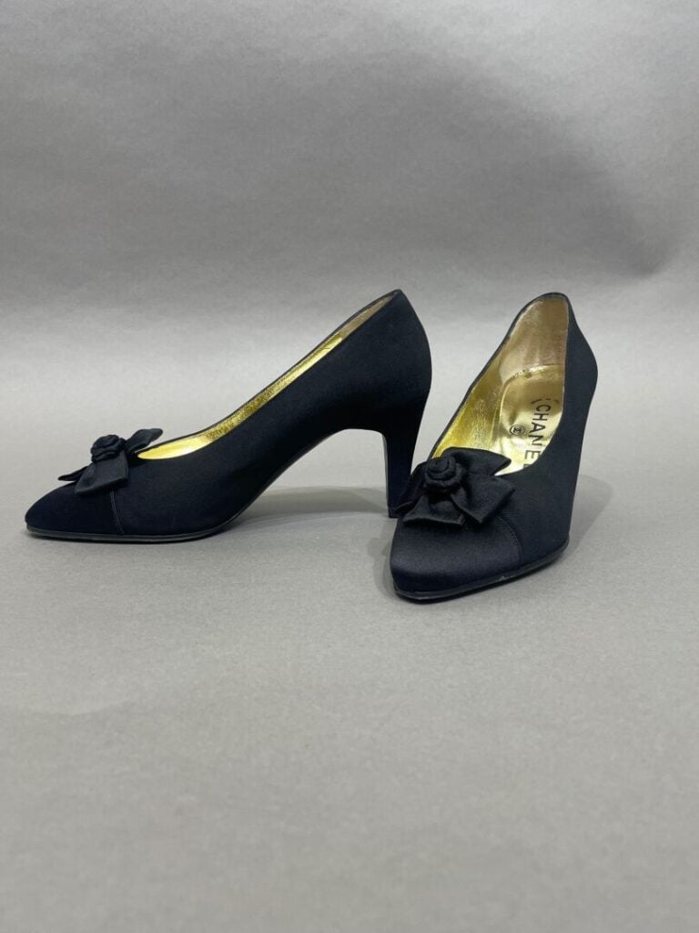 CHANEL - Paire d''escarpins noirs - Pointure 36