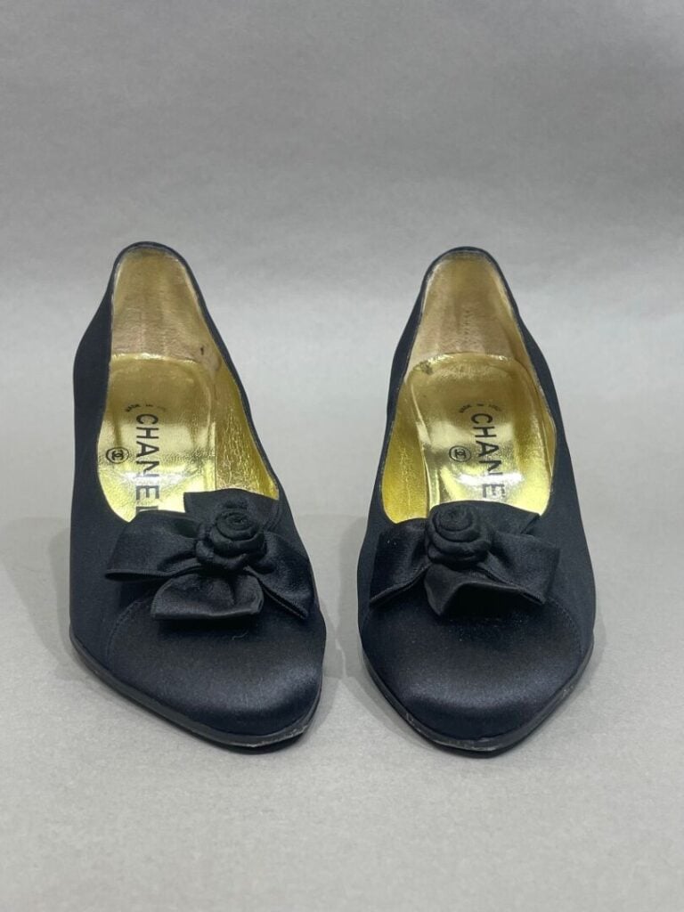 CHANEL - Paire d''escarpins noirs - Pointure 36