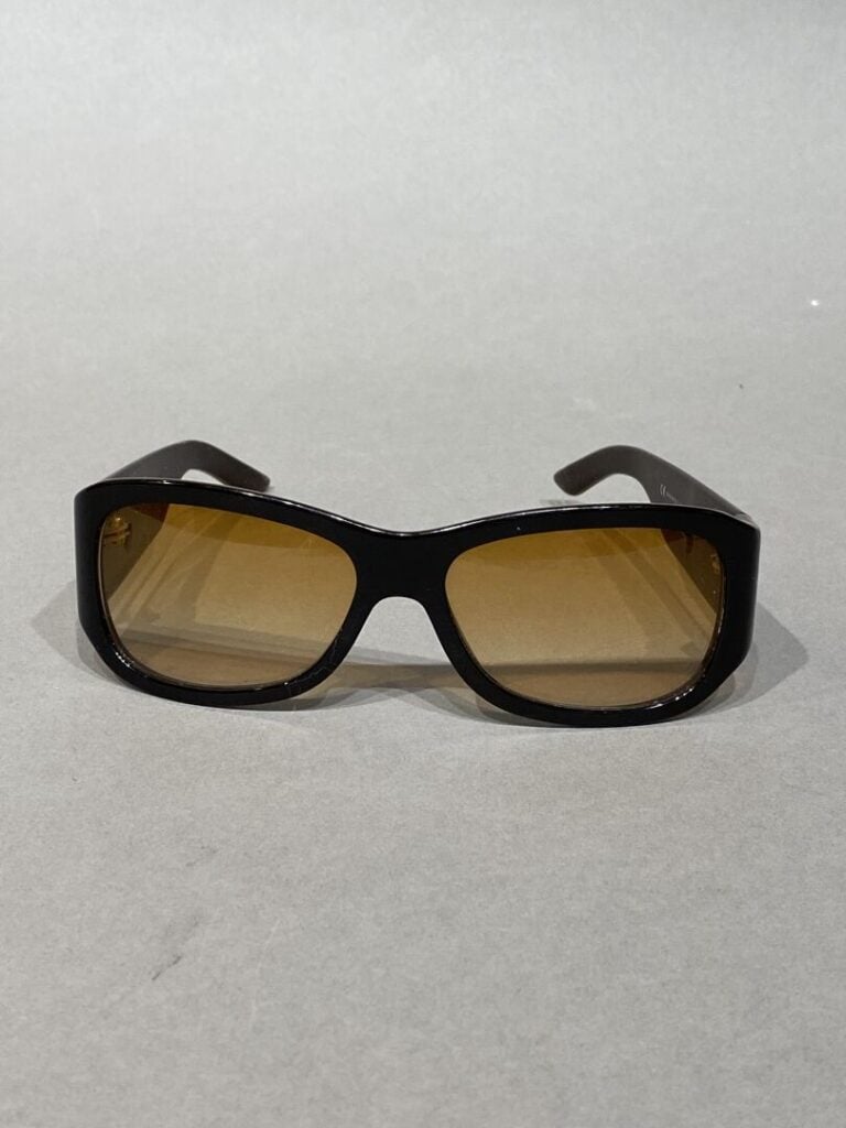 CHRISTIAN DIOR - Lunette de soleil marron et beige, verres fumés dans les tons…
