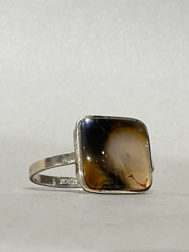 CHRISTIAN LACROIX circa 1970 - Bracelet rigide en argent massif et agathe. - Po…