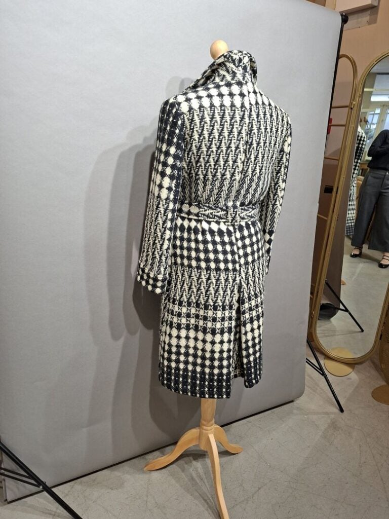 CHRISTIAN LACROIX Jeans - Manteau trois-quart en laine à motif de chevrons noir…
