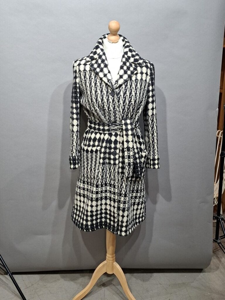 CHRISTIAN LACROIX Jeans - Manteau trois-quart en laine à motif de chevrons noir…