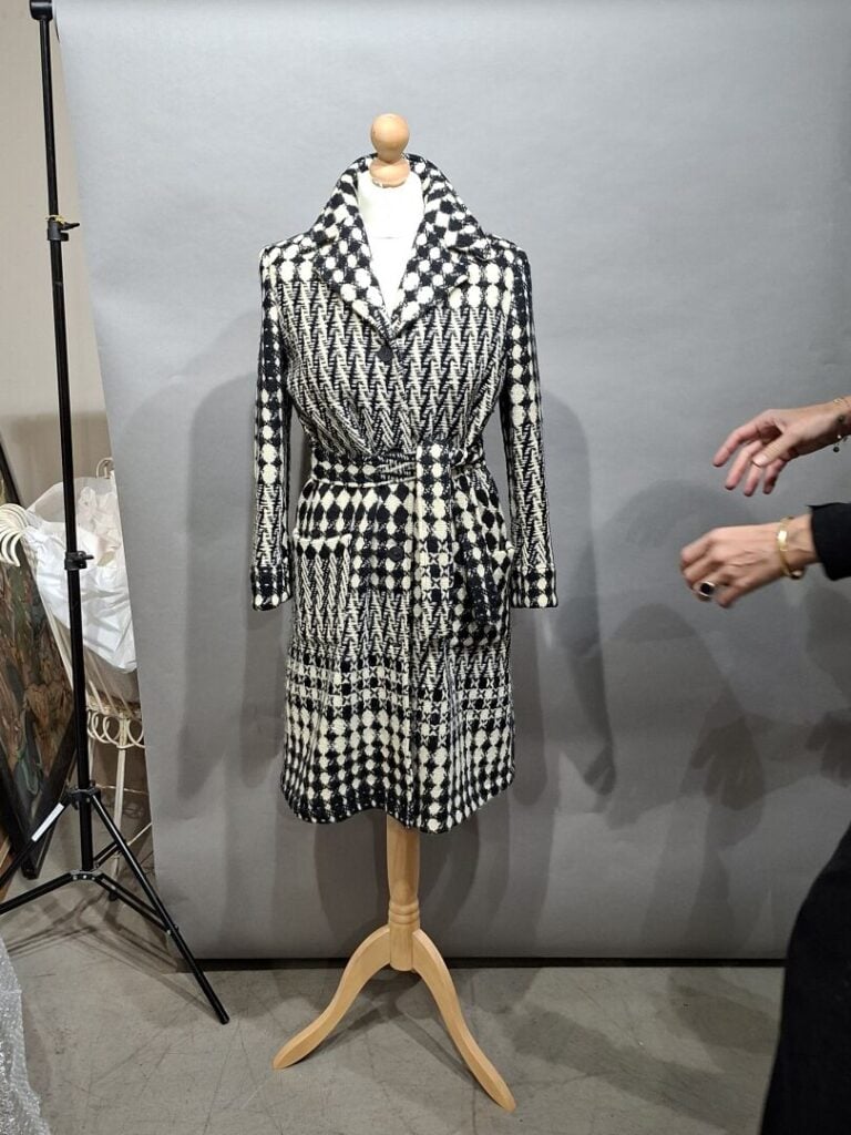 CHRISTIAN LACROIX Jeans - Manteau trois-quart en laine à motif de chevrons noir…