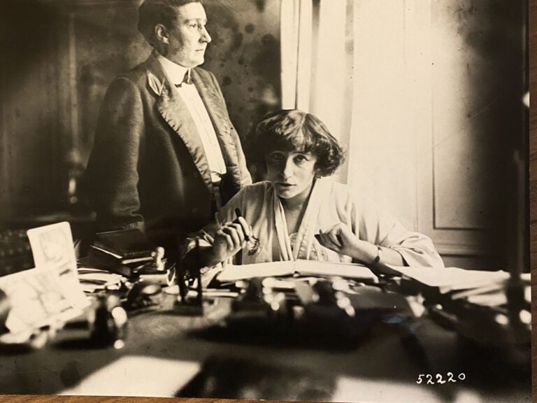 COLETTE - PORTRAITS ET MONDANITÉS - Ensemble de photographies de Colette figura…